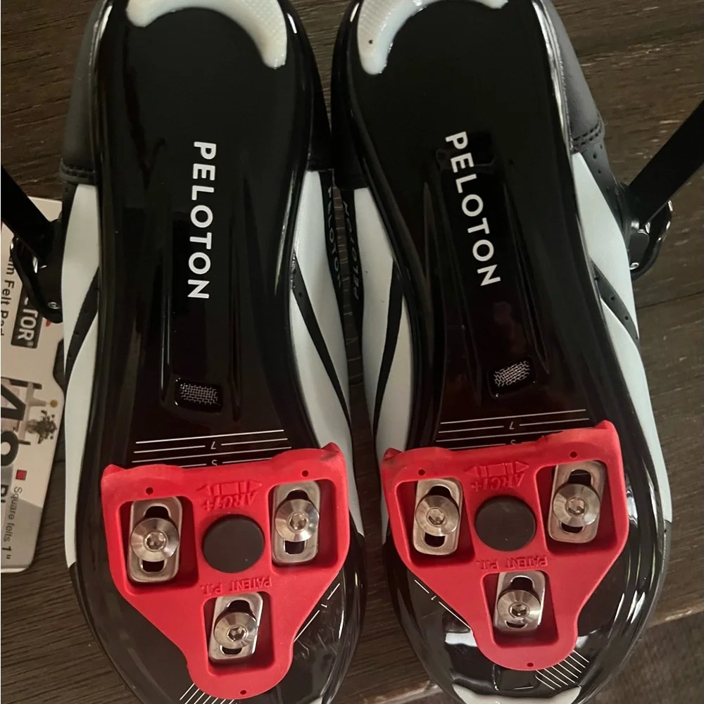Peloton cycling shoes - Picture 3 of 4